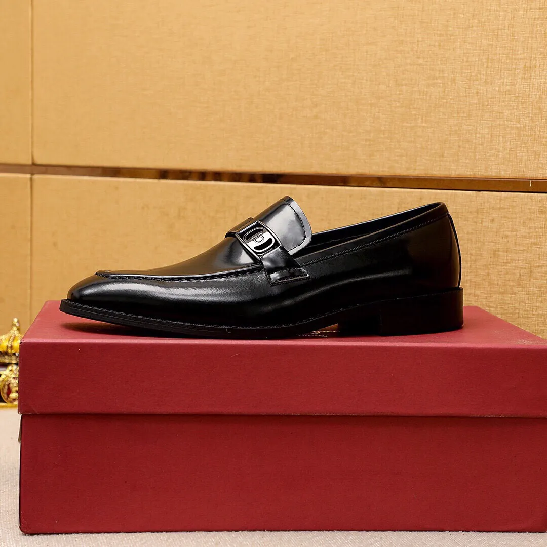 Men's shoes 💰400 💐 Product trademark: Ferragamo "Ferragamo" casual leather shoes Regular size: 39-44 (38.45.46🉑️Customized) Product materials: Selected imported open-edge beaded calfskin upper + classic hardware buckle, imported pig leather lining. Strong three-dimensional visual effect, non-slip and wear-resistant combination outsole Color: 1⃣️color optional